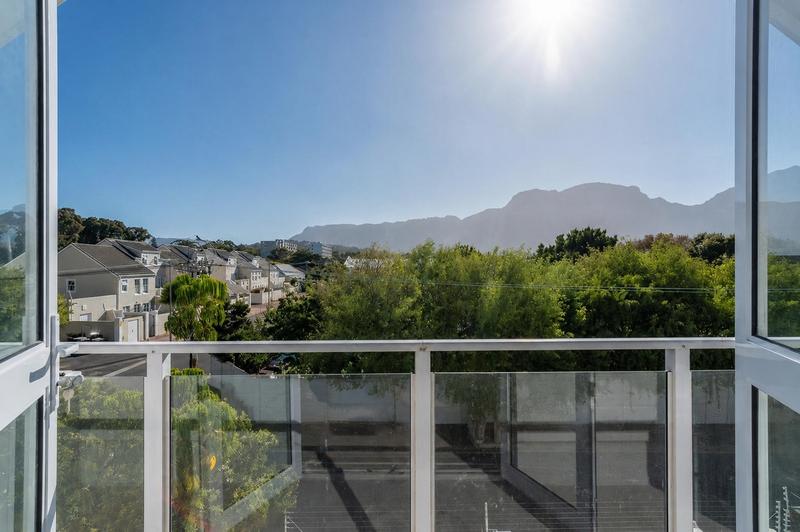 3 Bedroom Property for Sale in Harfield Village Western Cape